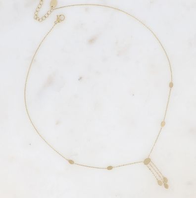 Collier en acier doré avec pendentif à trois chaines et pampilles