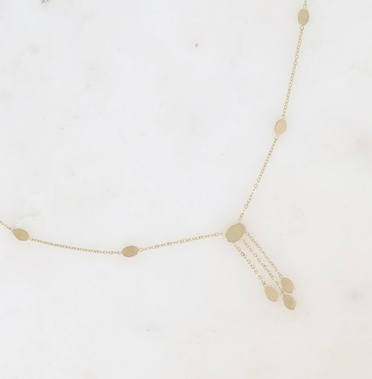 Collier en acier doré avec pendentif à trois chaines et pampilles