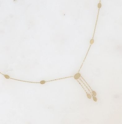 Collier en acier doré avec pendentif à trois chaines et pampilles