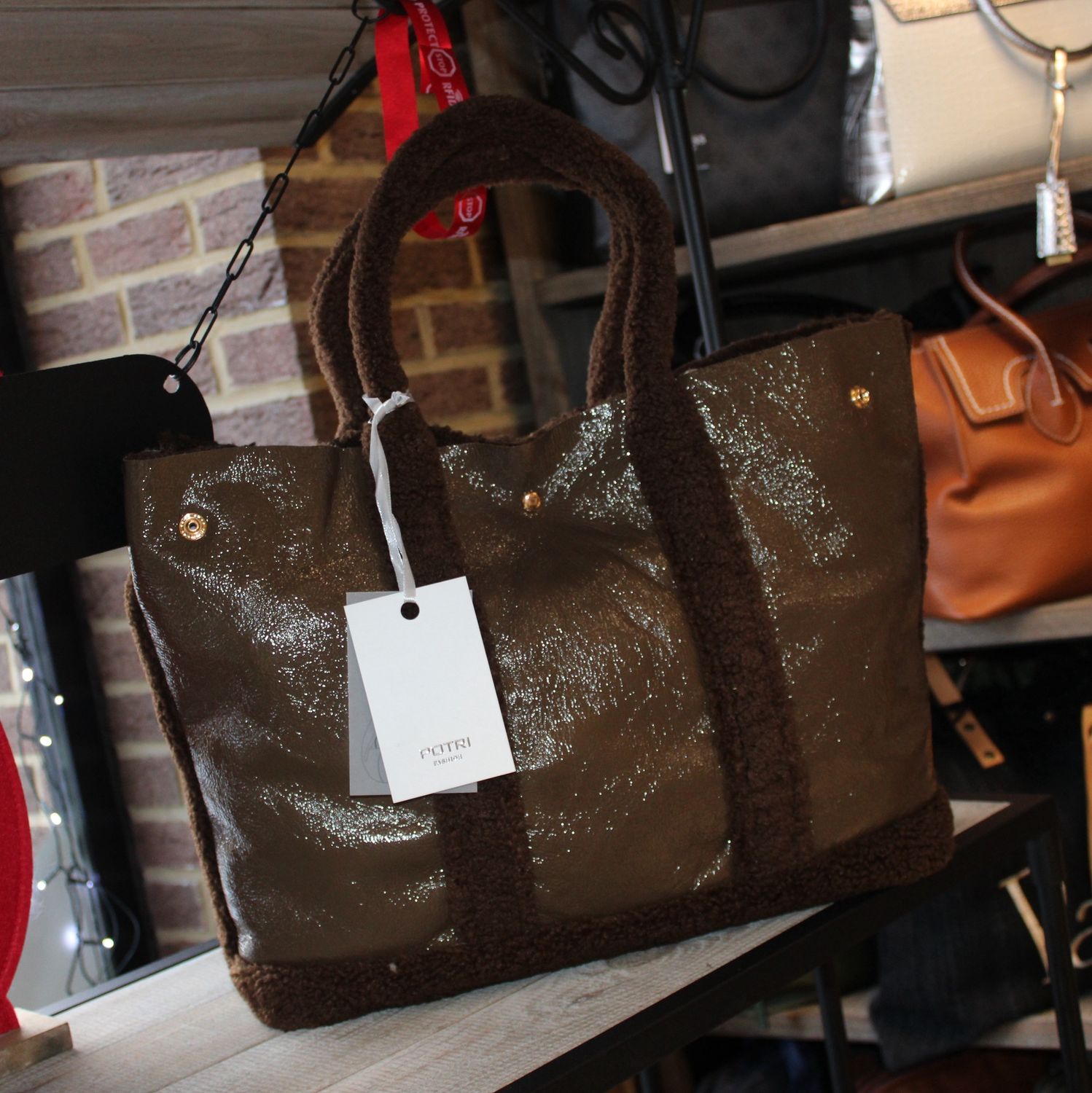 Grand sac épaule en textile brillant et moumoute - Marron Foncé