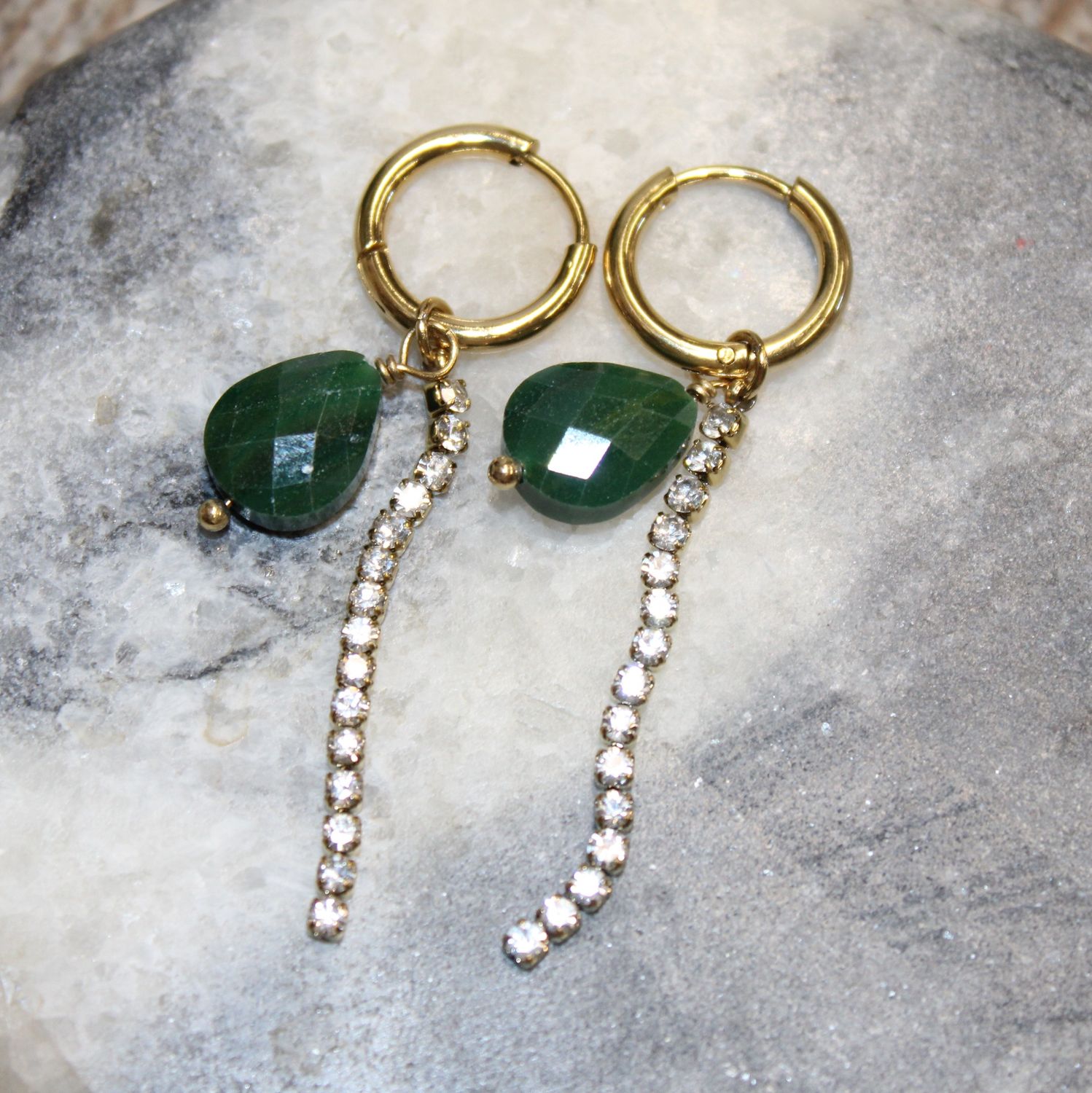 Créoles en acier doré avec chaîne rivière et pierre naturelle - Vert