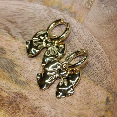 Créoles en acier doré avec gros nœud papillon