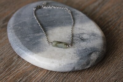 Bracelet en acier et pierre naturelle