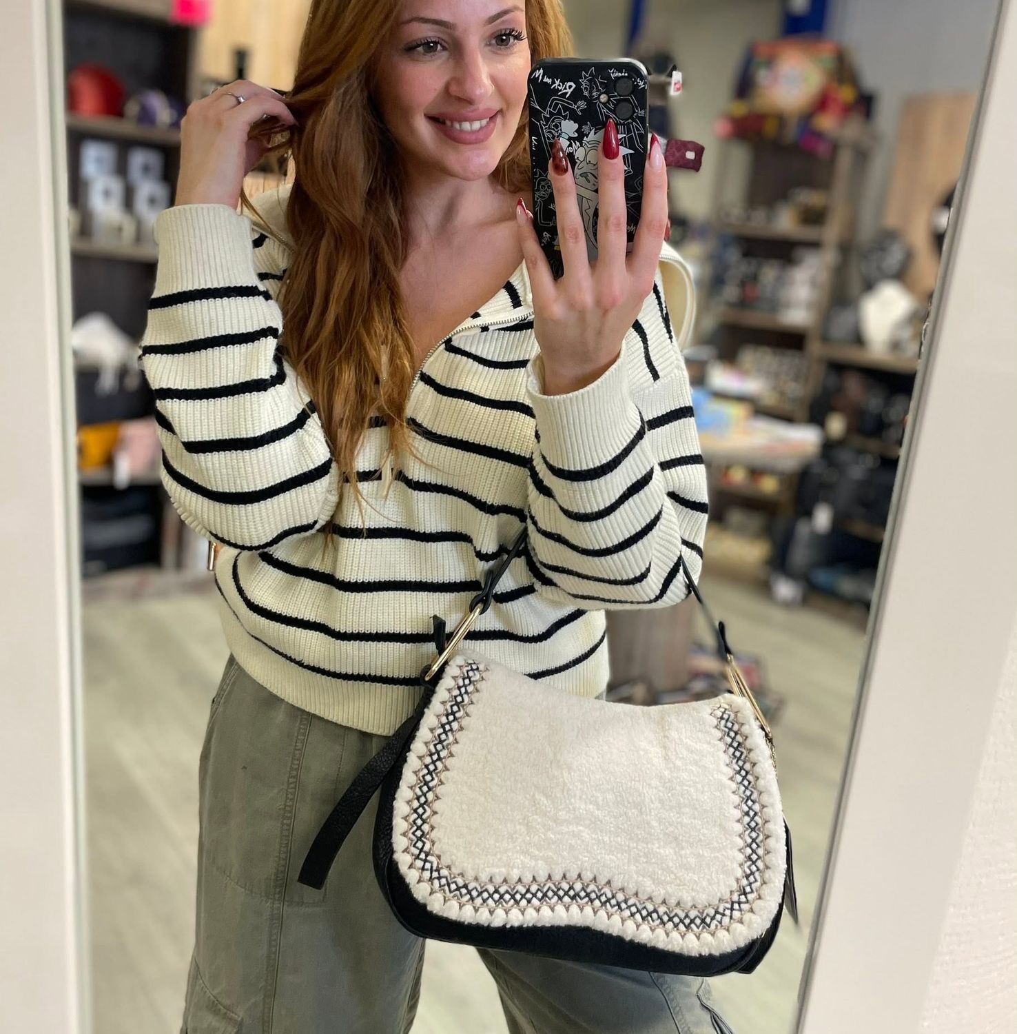 Sac en similicuir noir et teddy beige