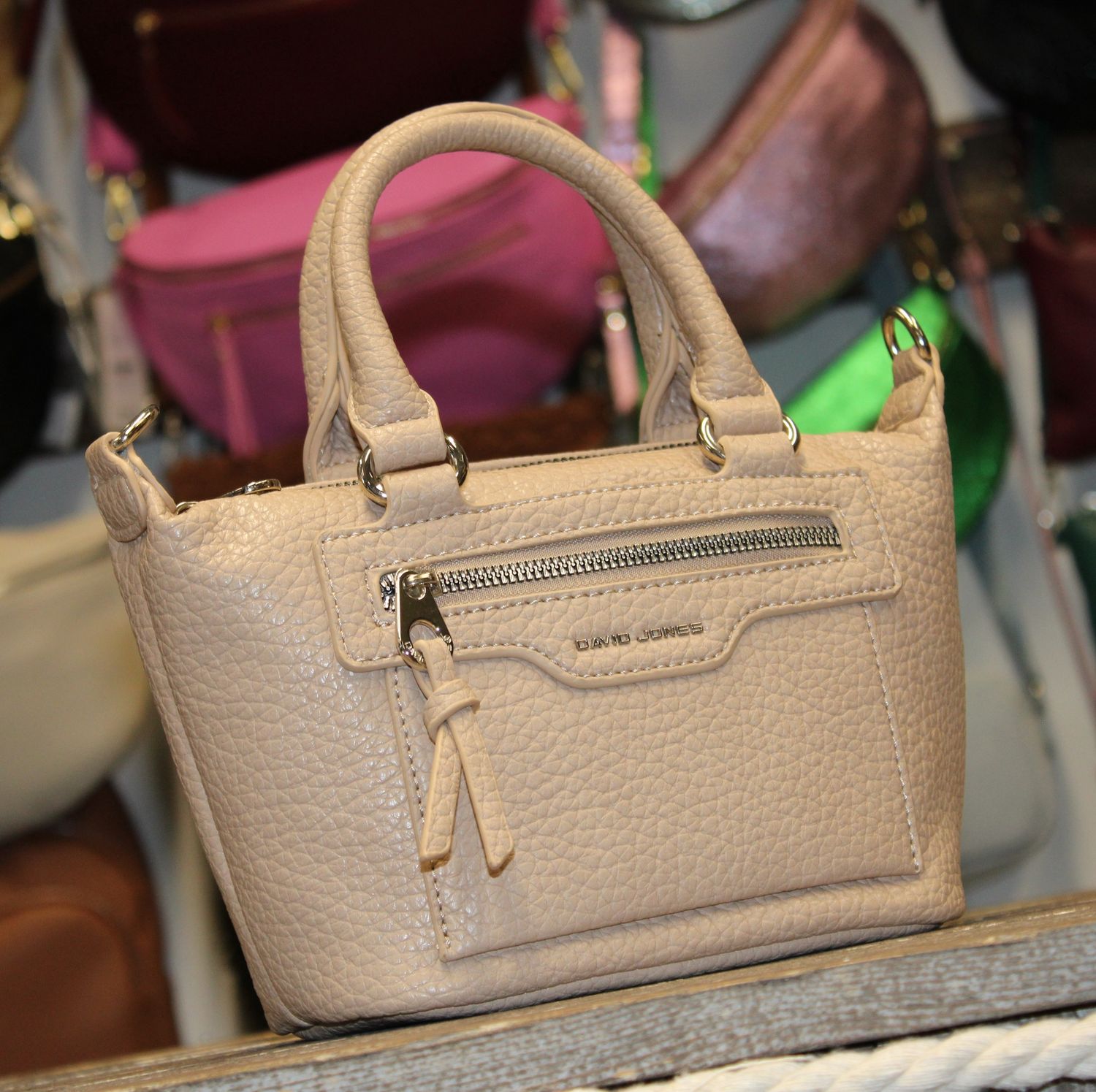 Petit sac en cuir synthétique taupe