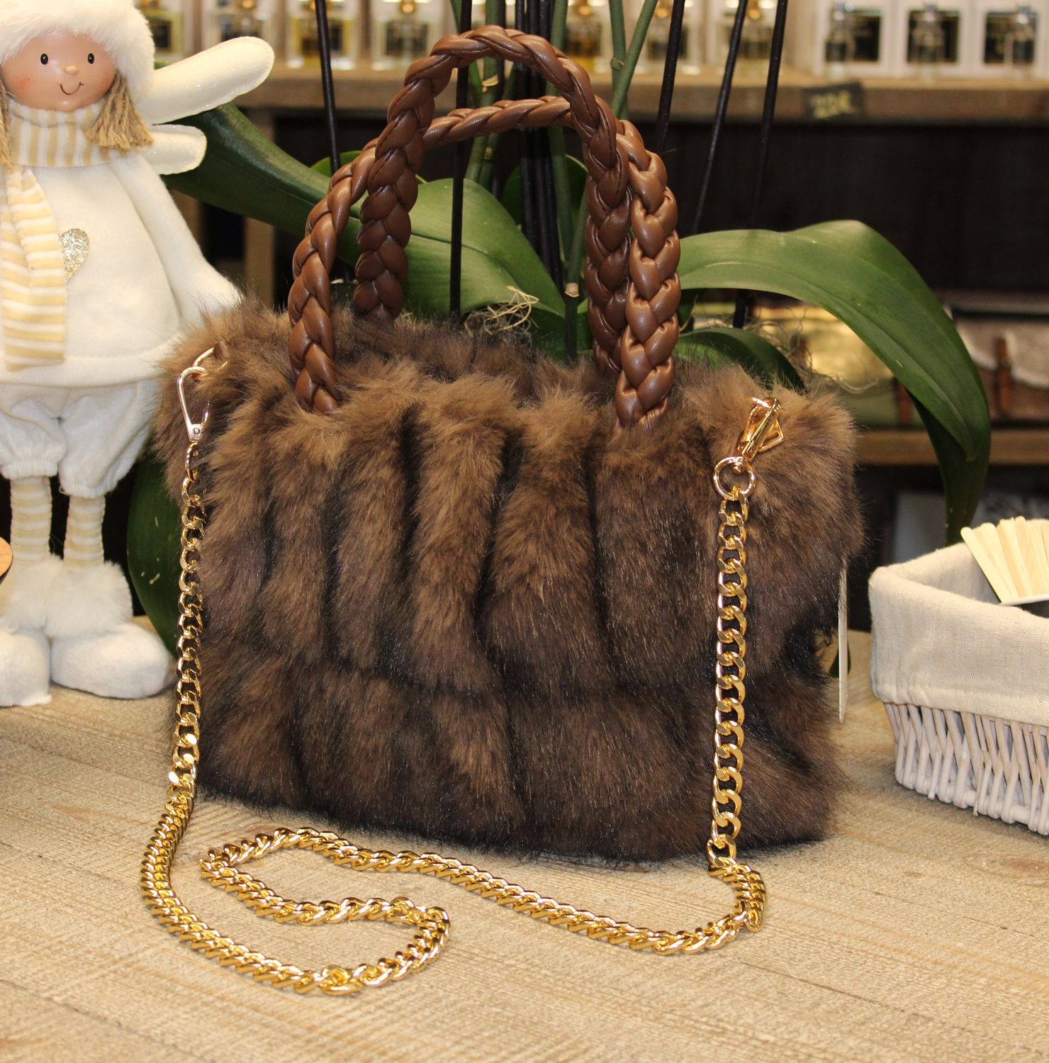 Sac cabas en fourrure synthétique et poignets tressés -Marron