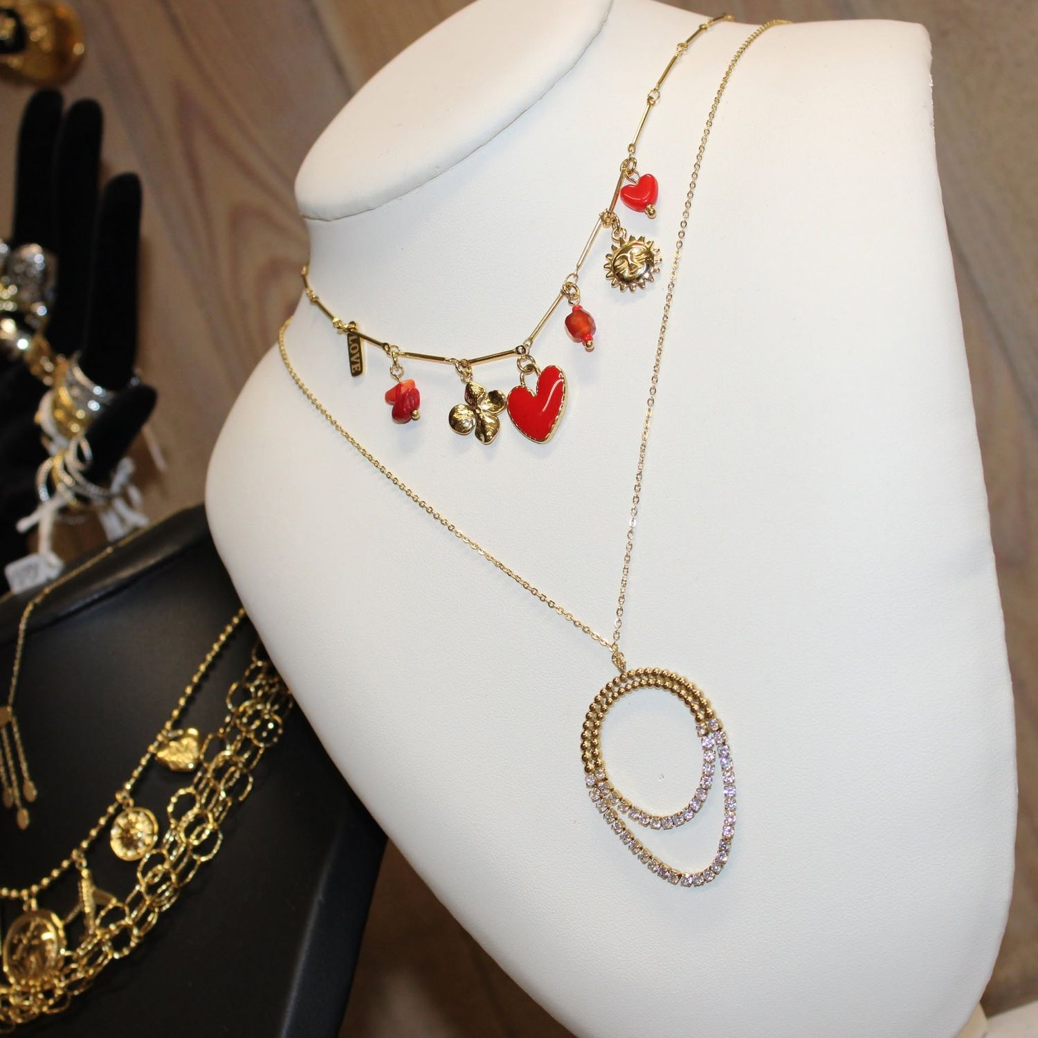 Sautoir en acier doré avec pendentif de 2 chaînes rivières pendantes