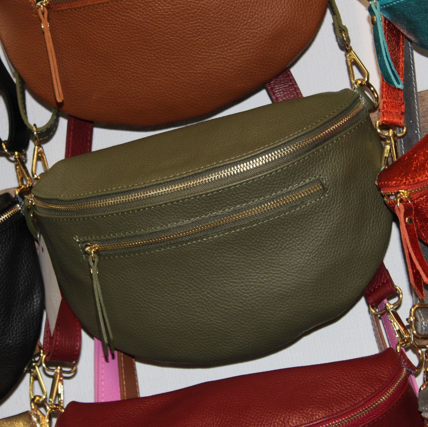 Grand sac banane en cuir grainé kaki