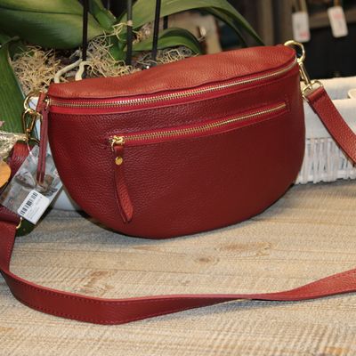 Grand sac banane en cuir grainé bordeaux