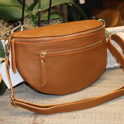 Grand sac banane en cuir grainé cognac