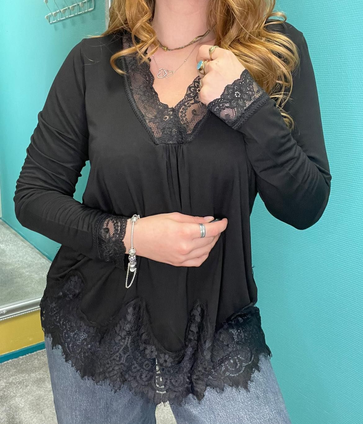 Tunique évasé avec détails en dentelles - Noir