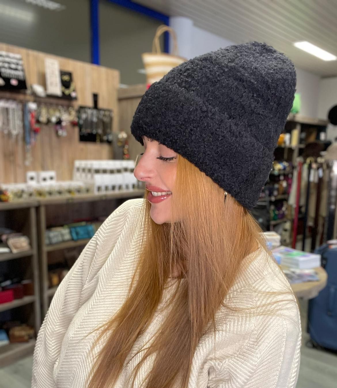 Bonnet en teddy noir