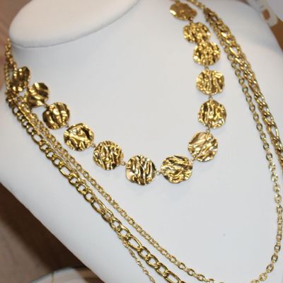 Collier à pièces martelées en acier doré