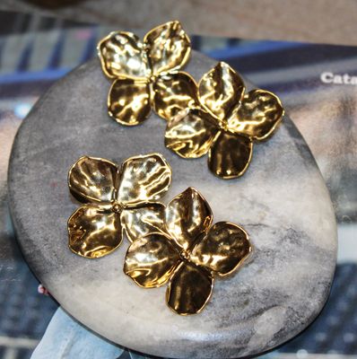 Boucles fleur en acier doré