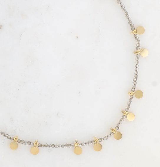 Ras de cou sur fil avec pampilles en acier doré et perles - Gris