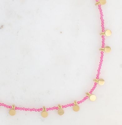 Ras de cou sur fil avec pampilles en acier doré et perles - Rose