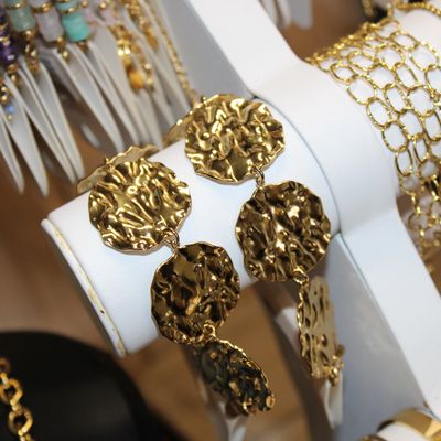 Bracelet en acier  doré avec pièces martelés