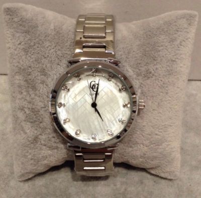 Montre en acier inoxydable avec verre facetté et cadran blanc