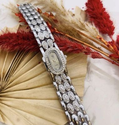 Montre fine en acier inoxydable à strass