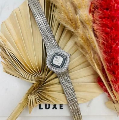 Montre fine en acier inoxydable et cadrant ovale