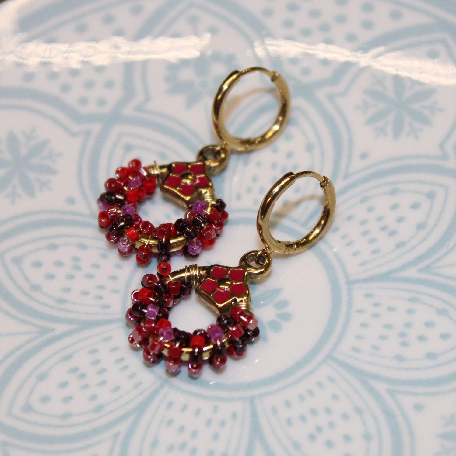 Boucles d'oreilles avec perles, étoile et émail - Rose