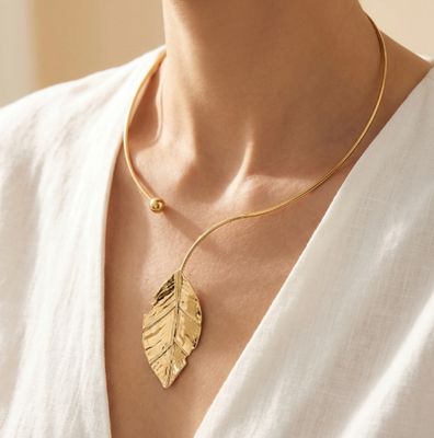 Collier rigide en acier avec feuille - Or