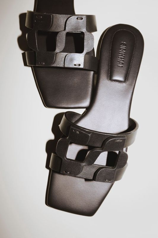 SIMKHAI MONOGRAM FLAT SLIDE