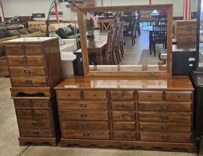 Gorgeous Dresser Set