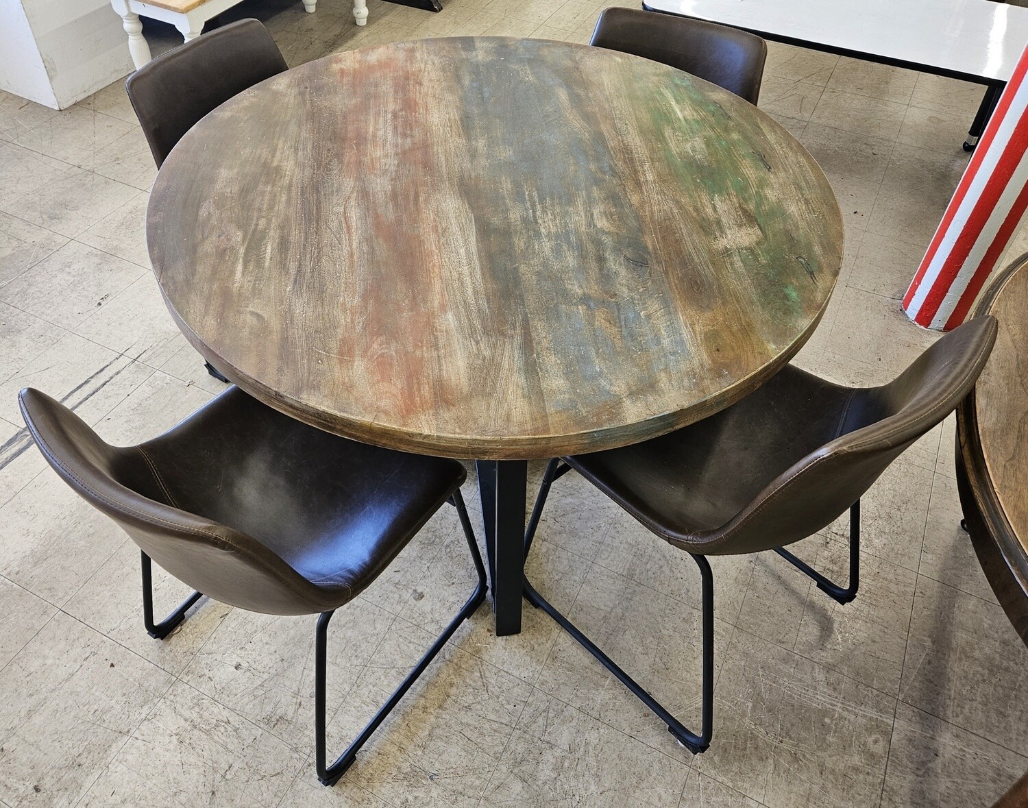 Hightop Round Table & Chairs