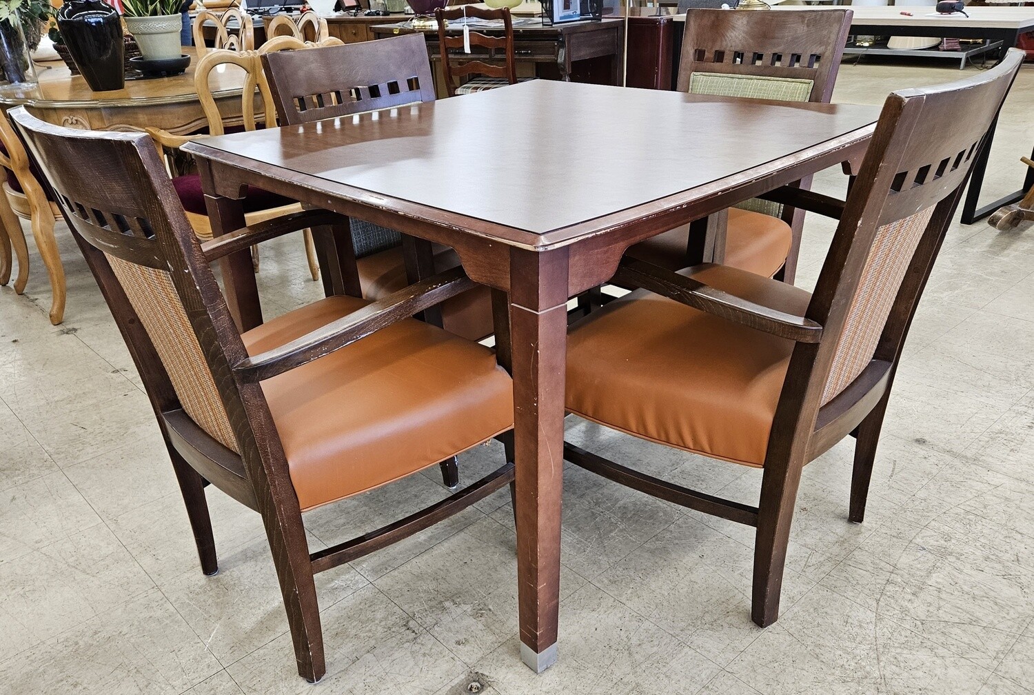 Sweet Dining Table & Gour Chairs