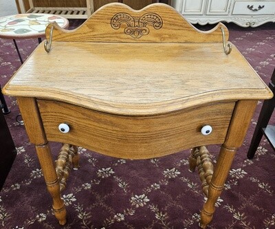 Charming Side Table From Pulaski Furniture