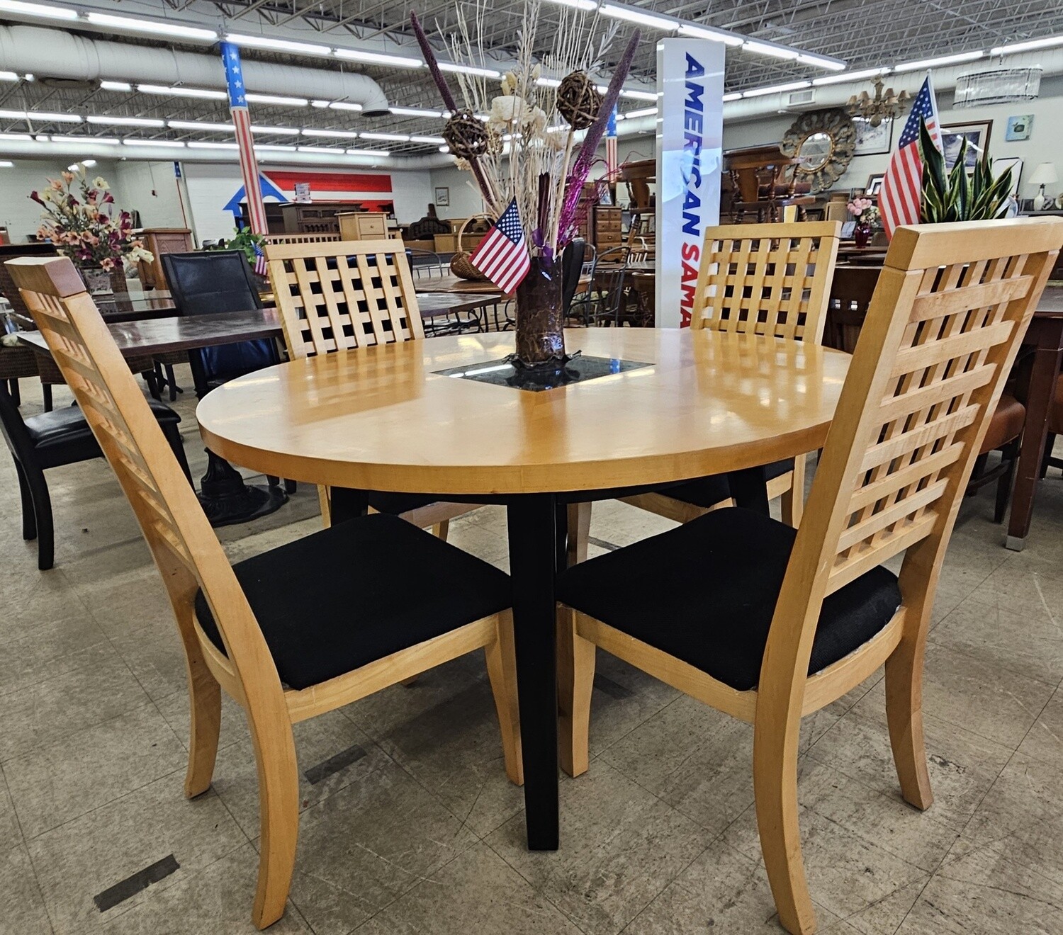 Perfectly Round Dining Table &amp; 4 Chairs