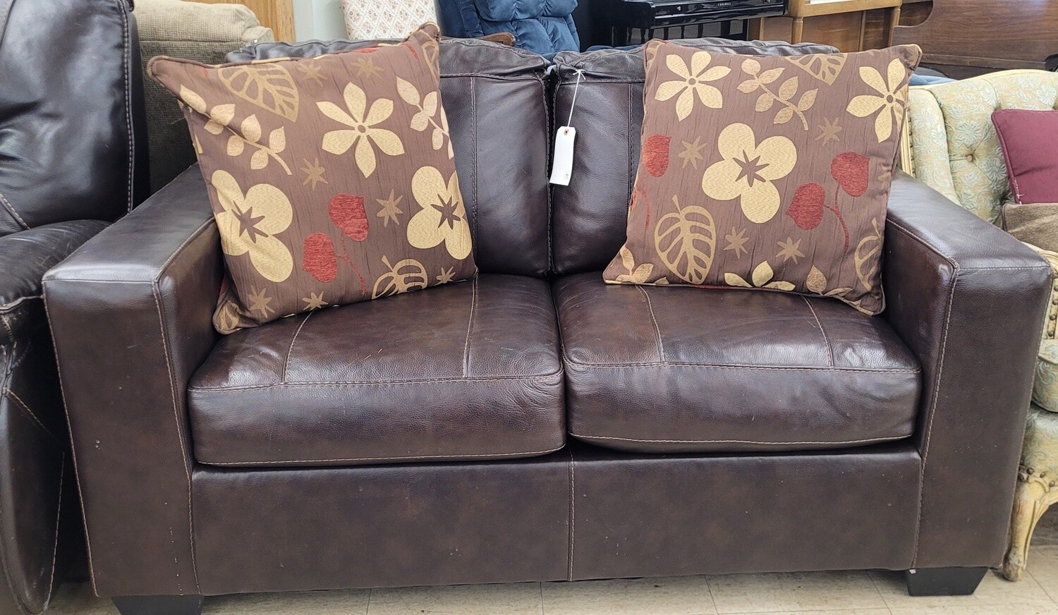 Impeccable Brown Leather Loveseat ** DELIVERY AVAILABLE