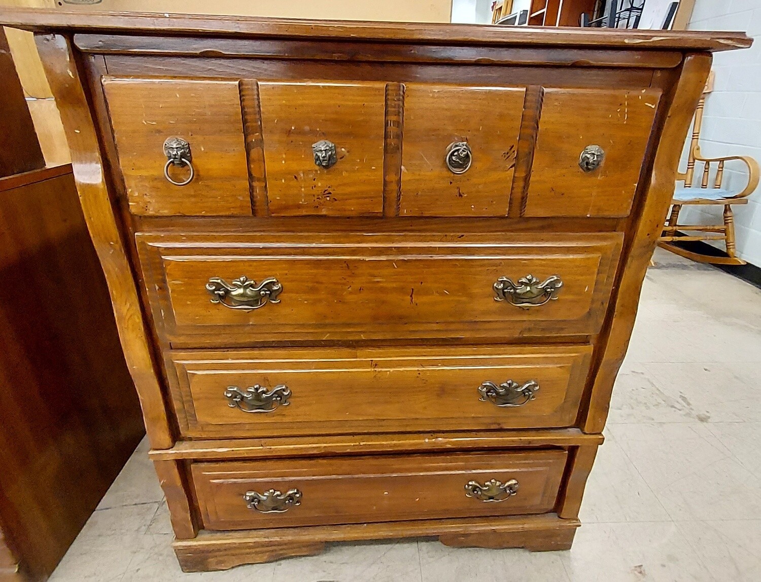 Lion&#39;s Mane Dresser
