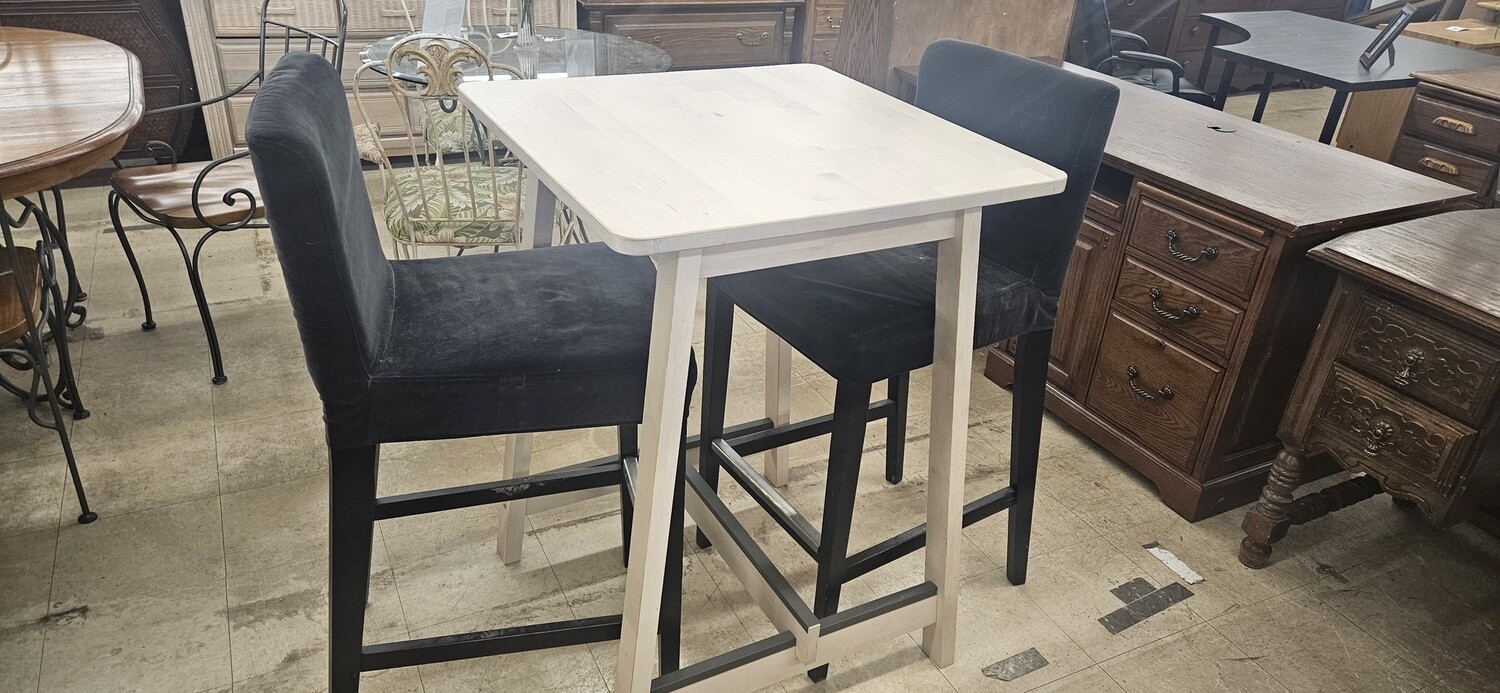 Hightop Table with 2 Chairs
