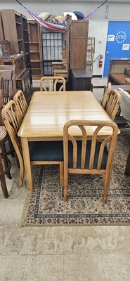 Oak Dining Table with 6 Chairs **DELIVERY AVAILABLE