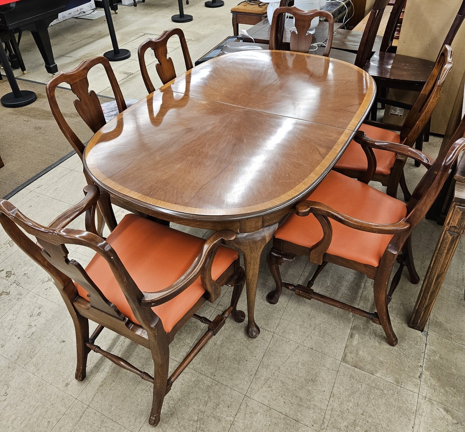 Stunning Oval Dining Set