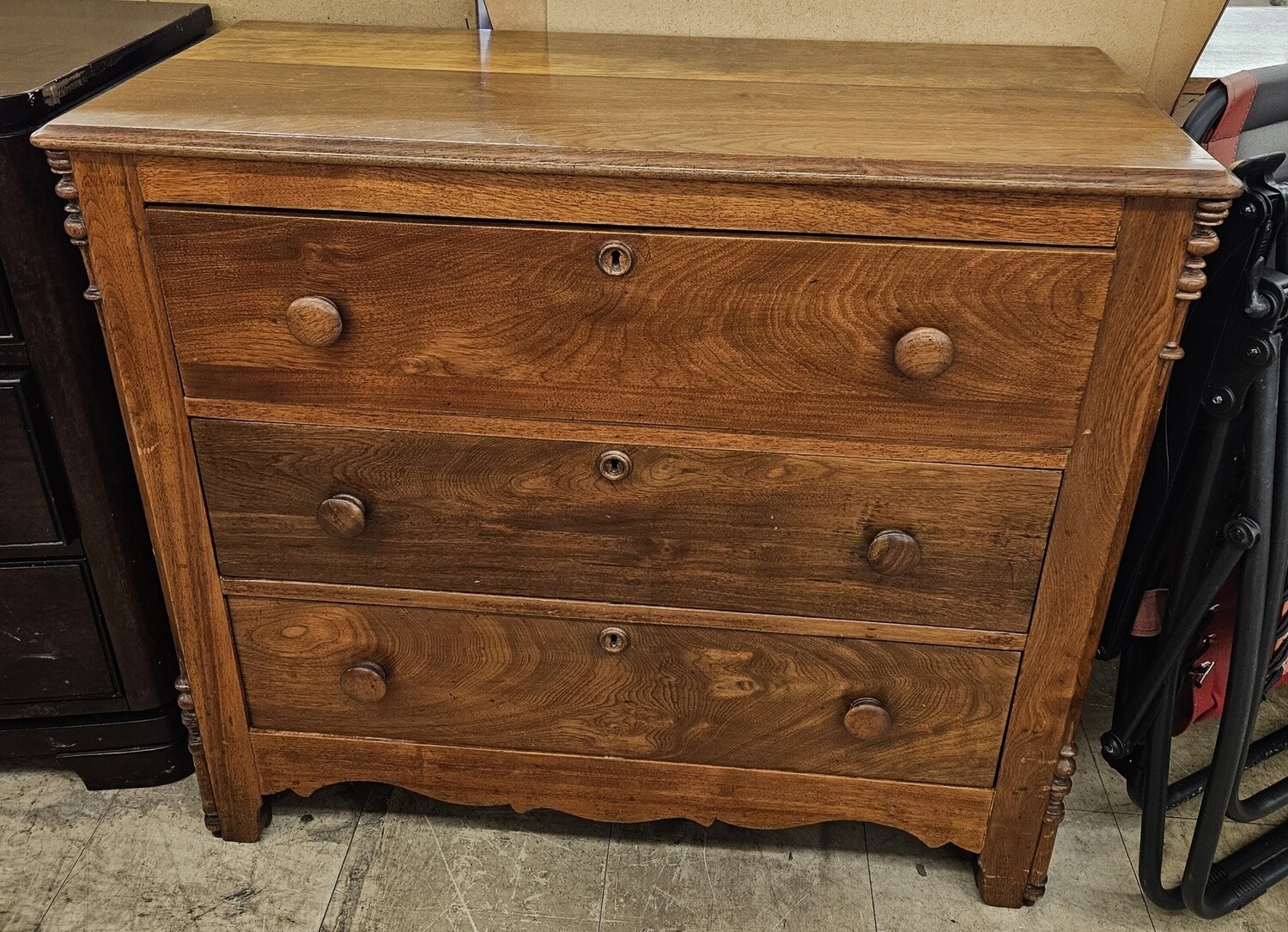 Oak chest of drawers