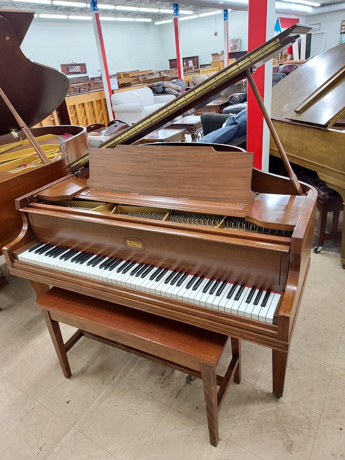 Ludwig &amp; Co Petite Grand Piano