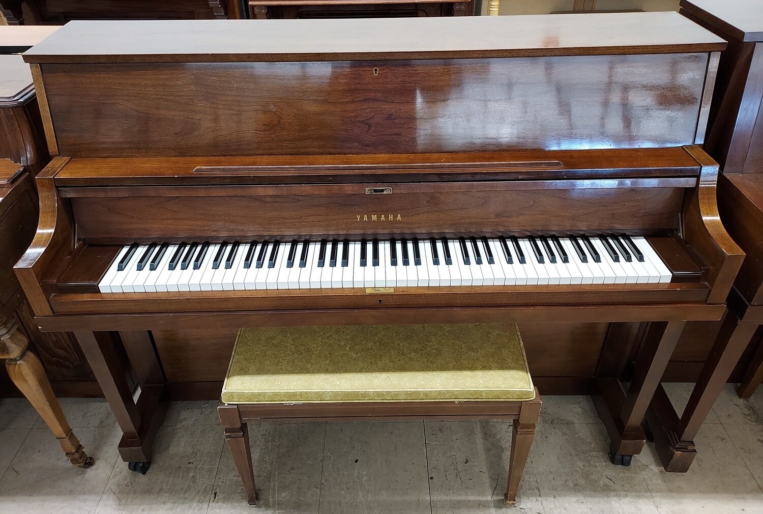 Splendid Dark Yamaha P-202  Professional Model Studio (MADE IN JAPAN)  *FREE DELIVERY