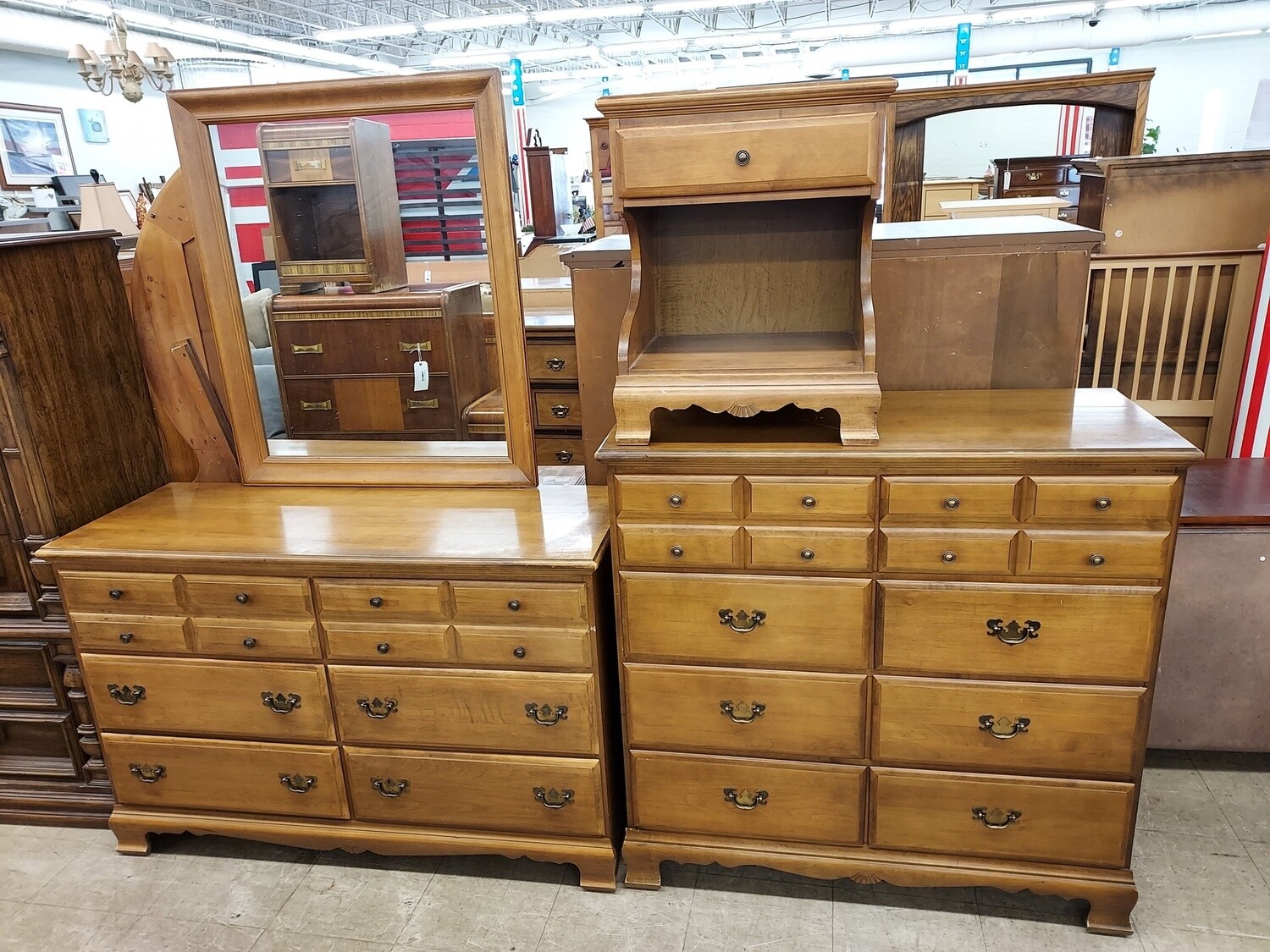Splendid Mid-century Dresser Set