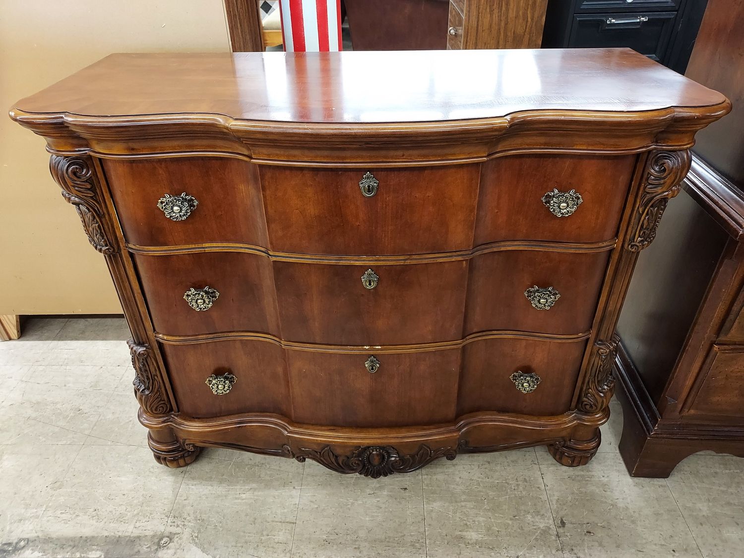 Bodacious French Style 3 Drawer Dresser