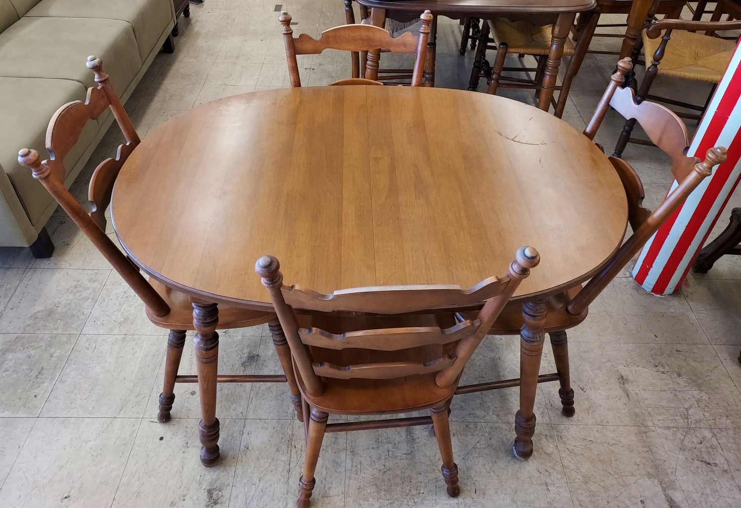 Walter of Wabash Dining Table w/ 4 Chairs