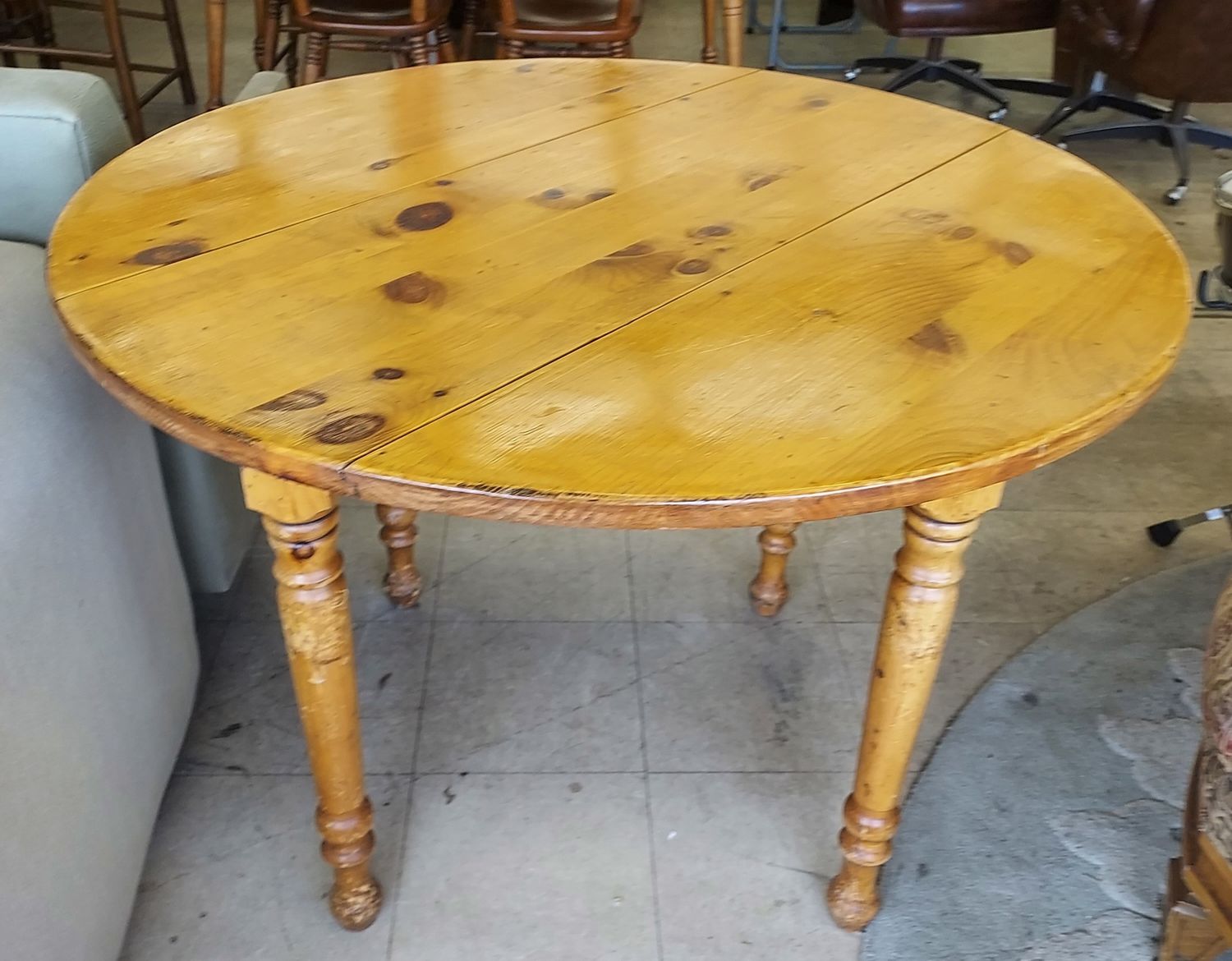 Oak Circle Dining Table