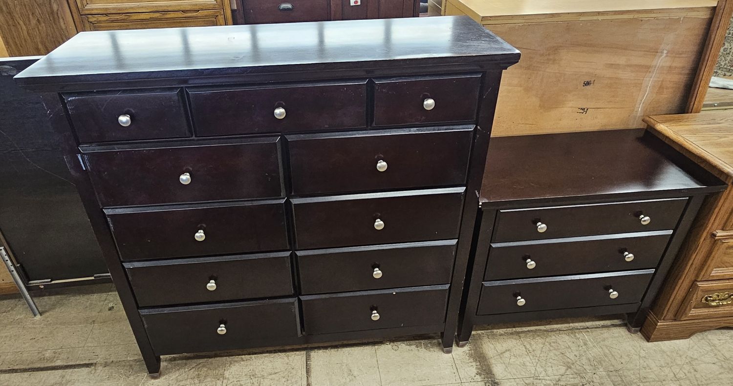Issa Mueller mahogany dresser set