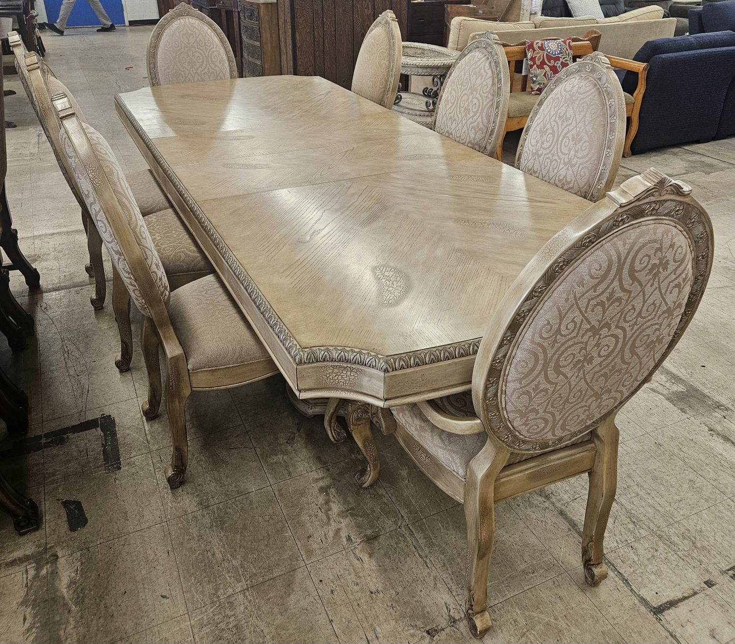 luxurious dining set