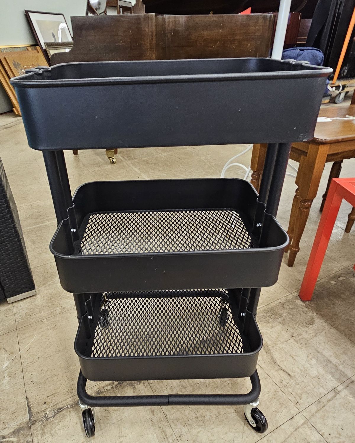 Versatile 3-tier rolling cart