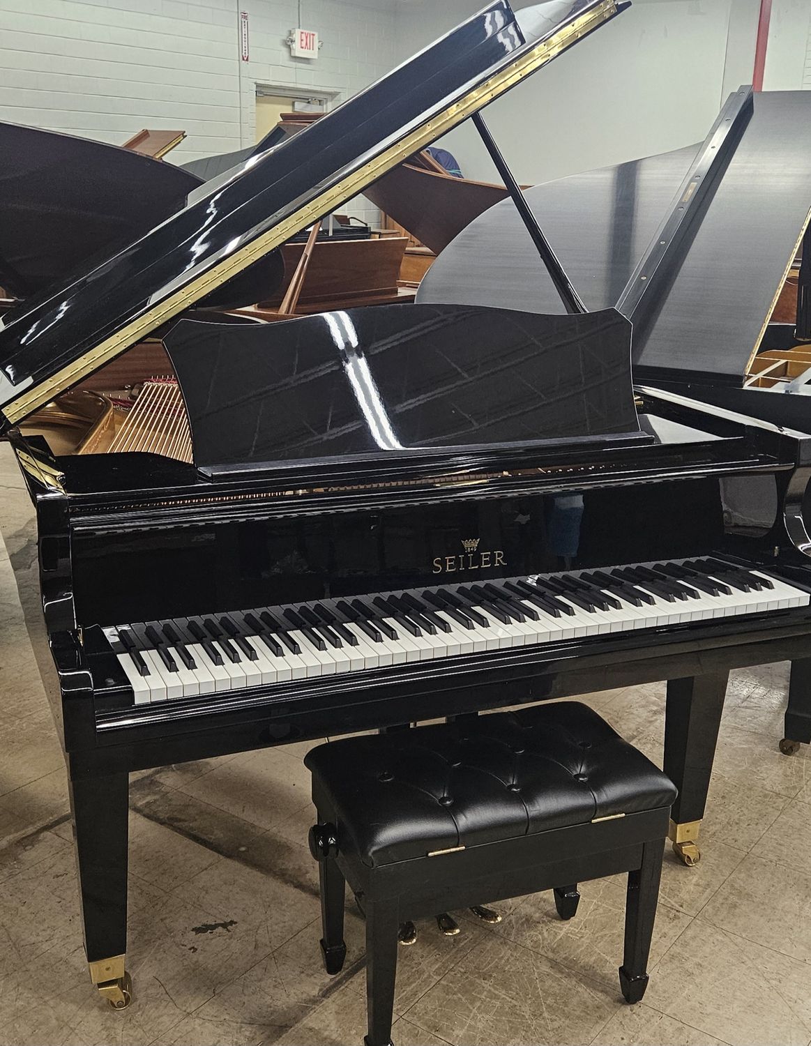 Gloss Ebony Seiler Baby Grand Piano  * FREE DELIVERY