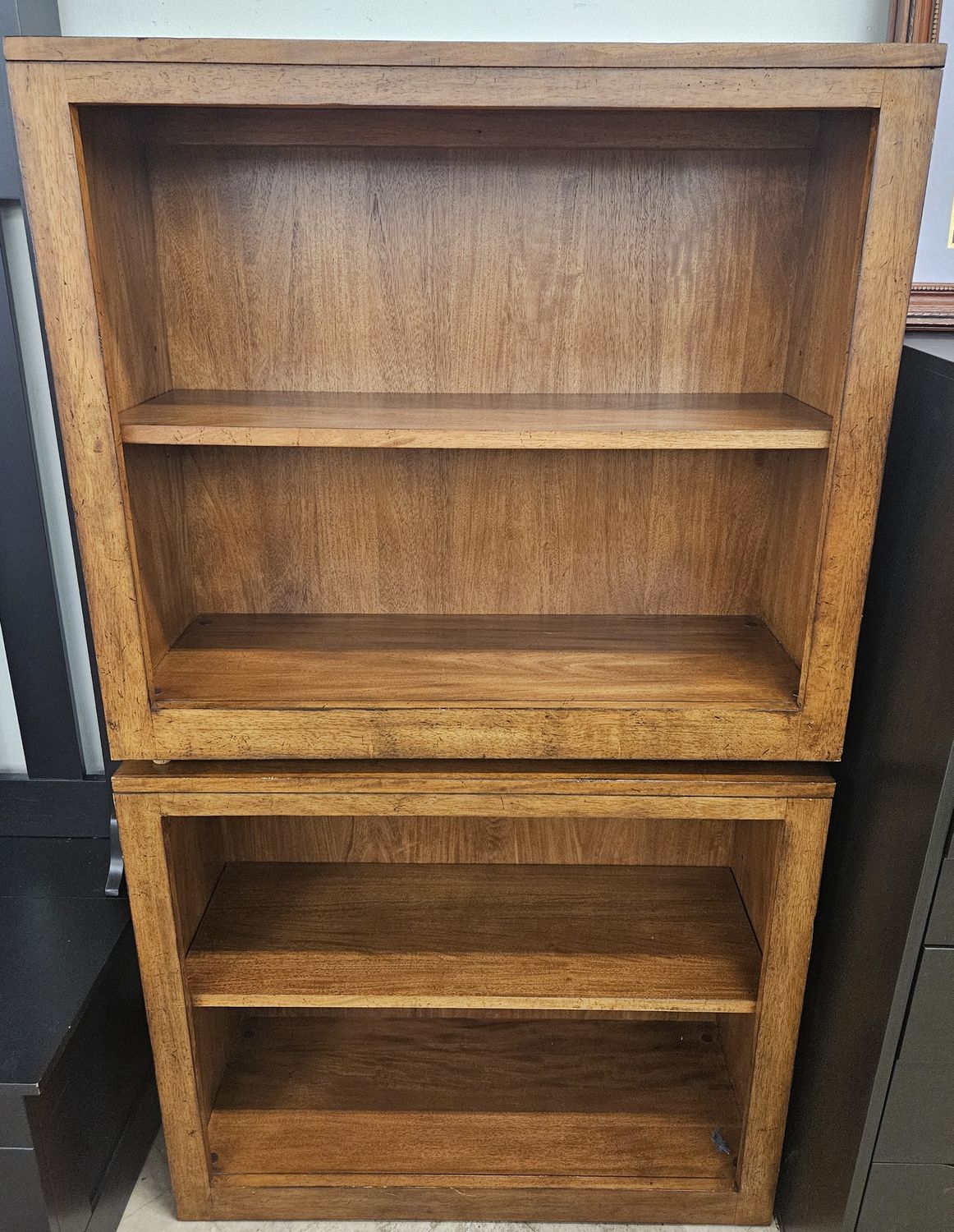 Wooden square one-tier bookcase