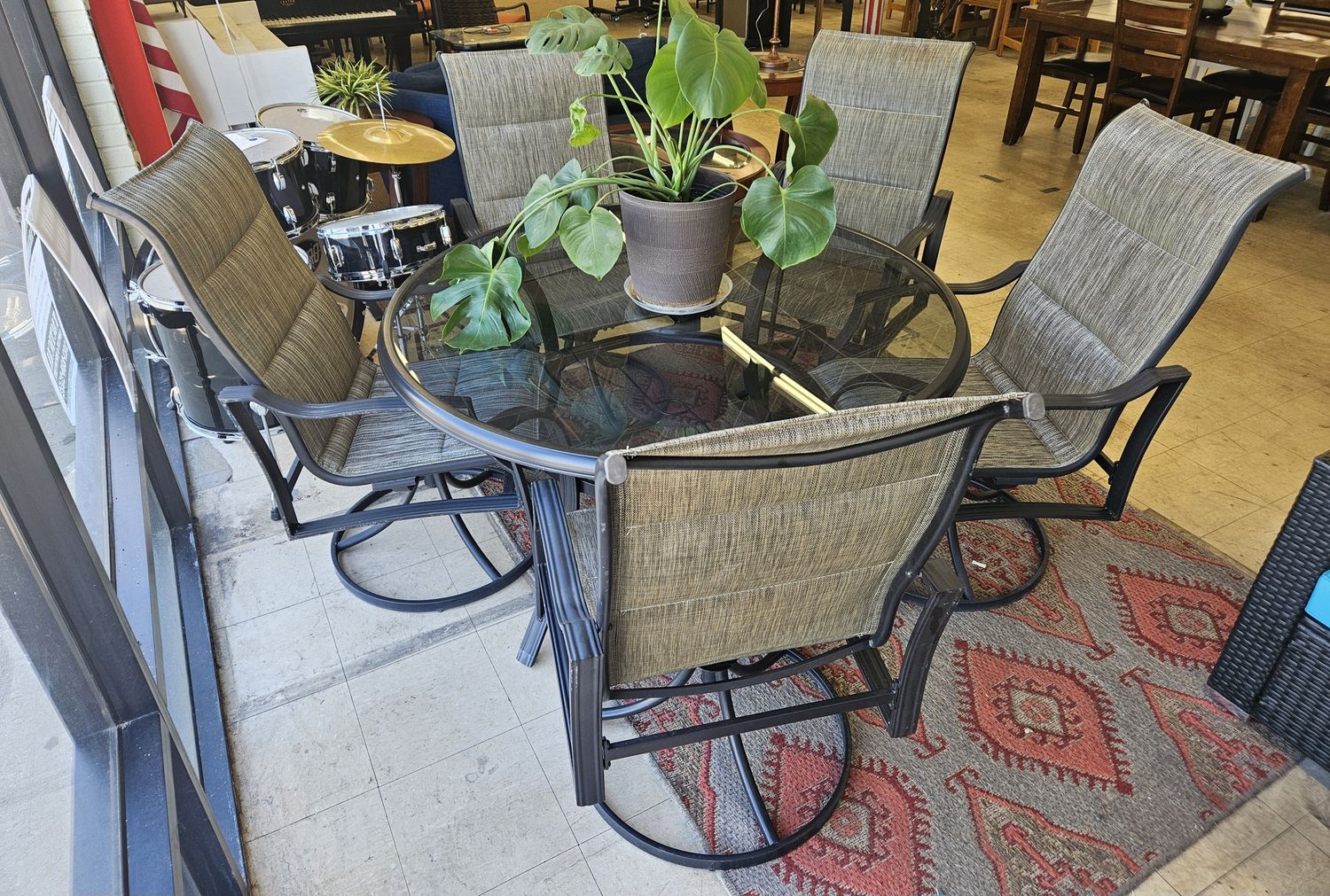 Hampton Bay patio set, featuring 5 swivel motion chairs and a stylish dining table